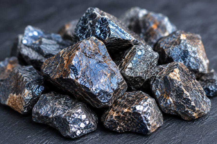Raw coltan columbite-tantalite ore